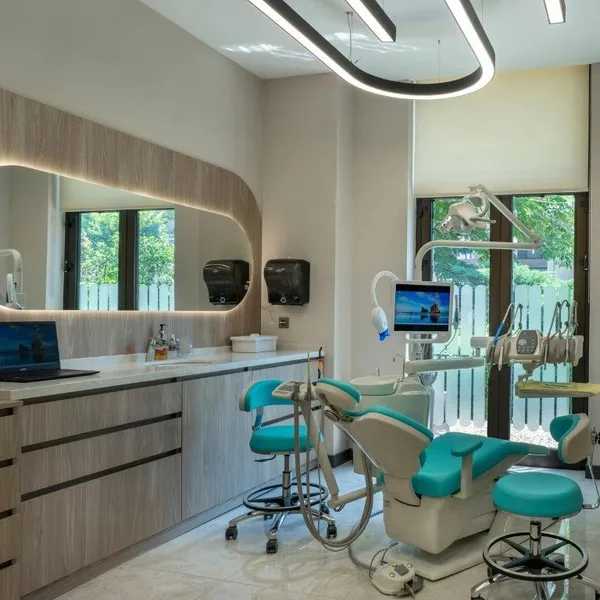 Salle de soin dans une clinique dentaire turque